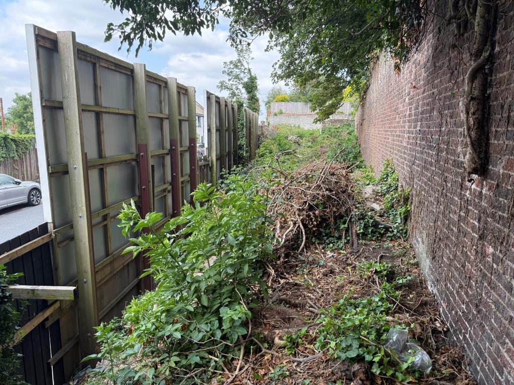 Lot: 77 - PLANNING FOR EIGHT FLATS - FIVE ONE-BEDROOM AND THREE TWO-BEDROOM - View of site